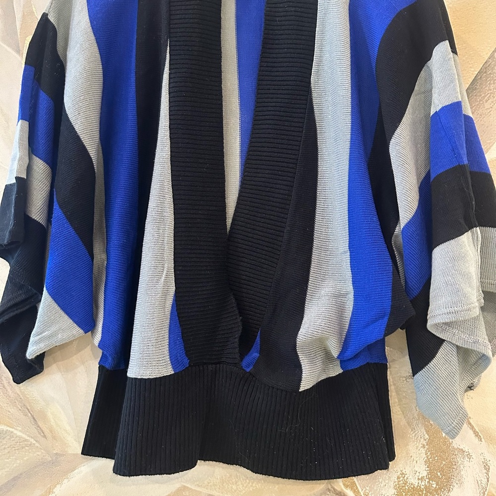 Multi - Colored Cropped Sweater - Picture 5 of 9